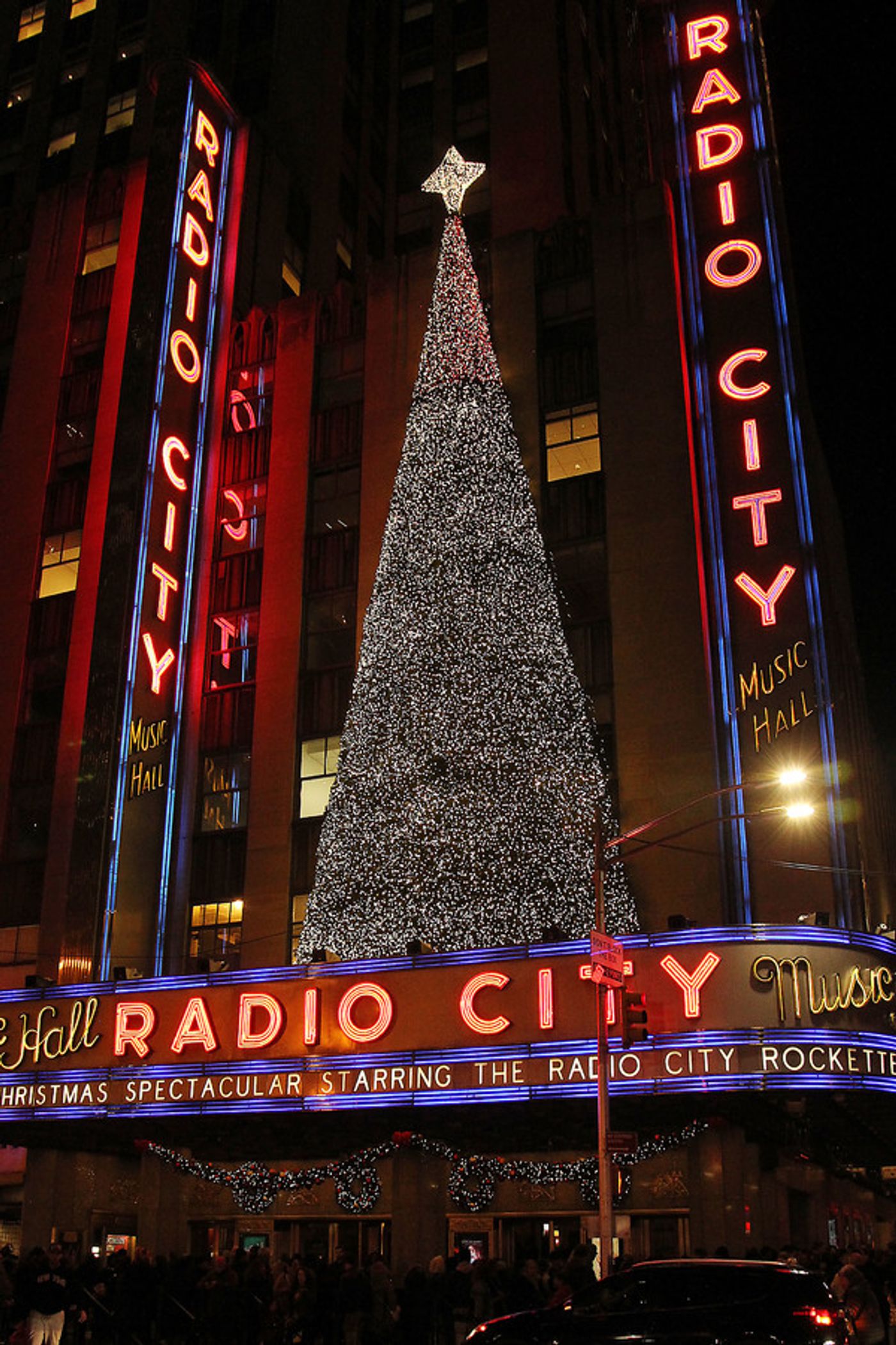 Photo Flash: 2017 CHRISTMAS SPECTACULAR Celebrates Opening Night at Radio City  Image