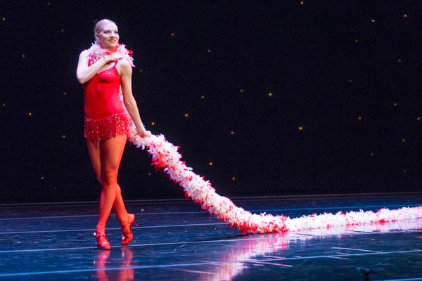 Smuin dancer Erica Felsch struts across the stage with
the world's longest feather bo Photo