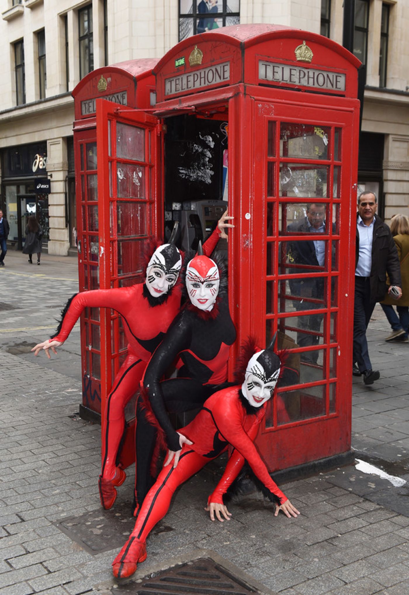 Photo Flash: The Cast of CIRQUE DU SOLEIL OVO Takes London! Photo Flash: The Cast of CIRQUE DU SOLEIL OVO Takes London! Image