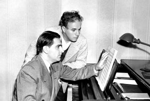Willson at the piano with Charlie Chaplin, circa 1940. Photo