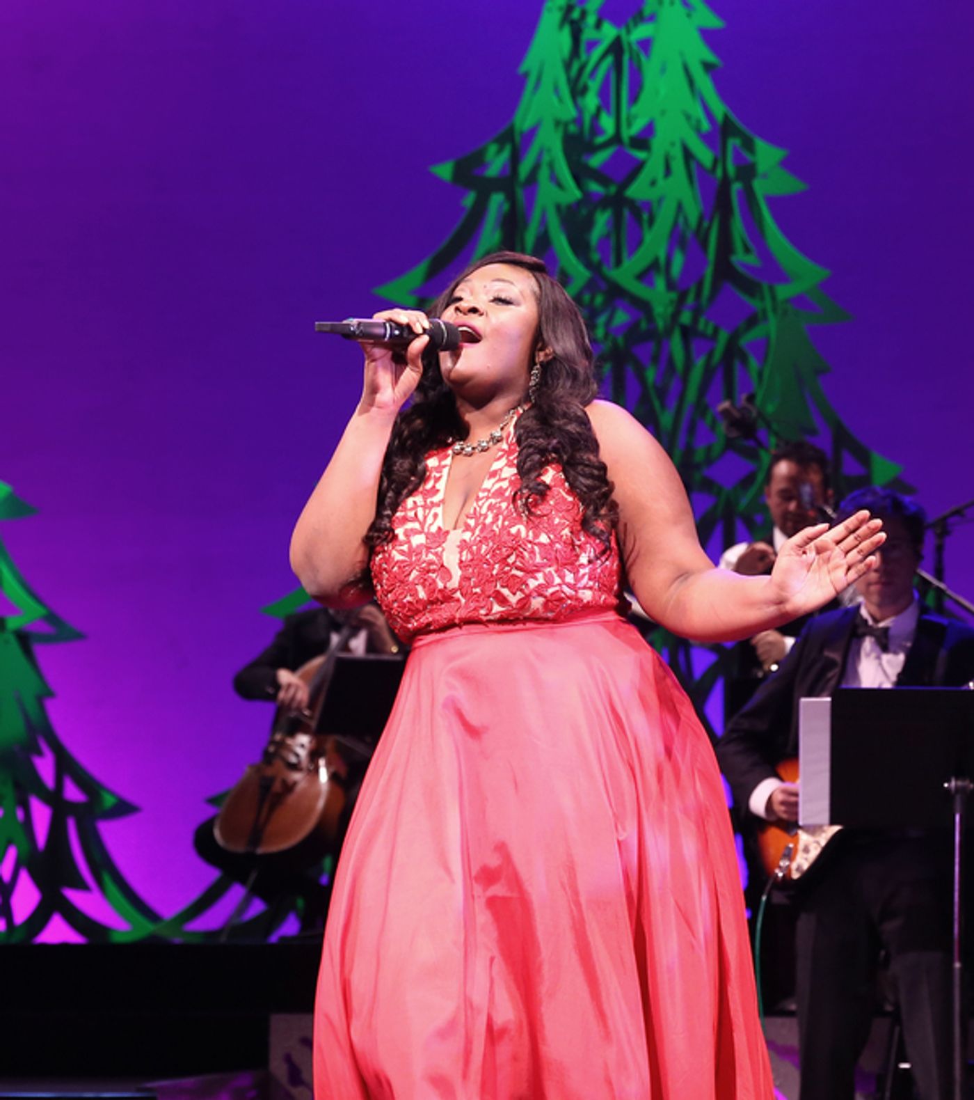 Photo Flash: Get in the Spirit with a First Look at HOME FOR THE HOLIDAYS on Broadway  Image