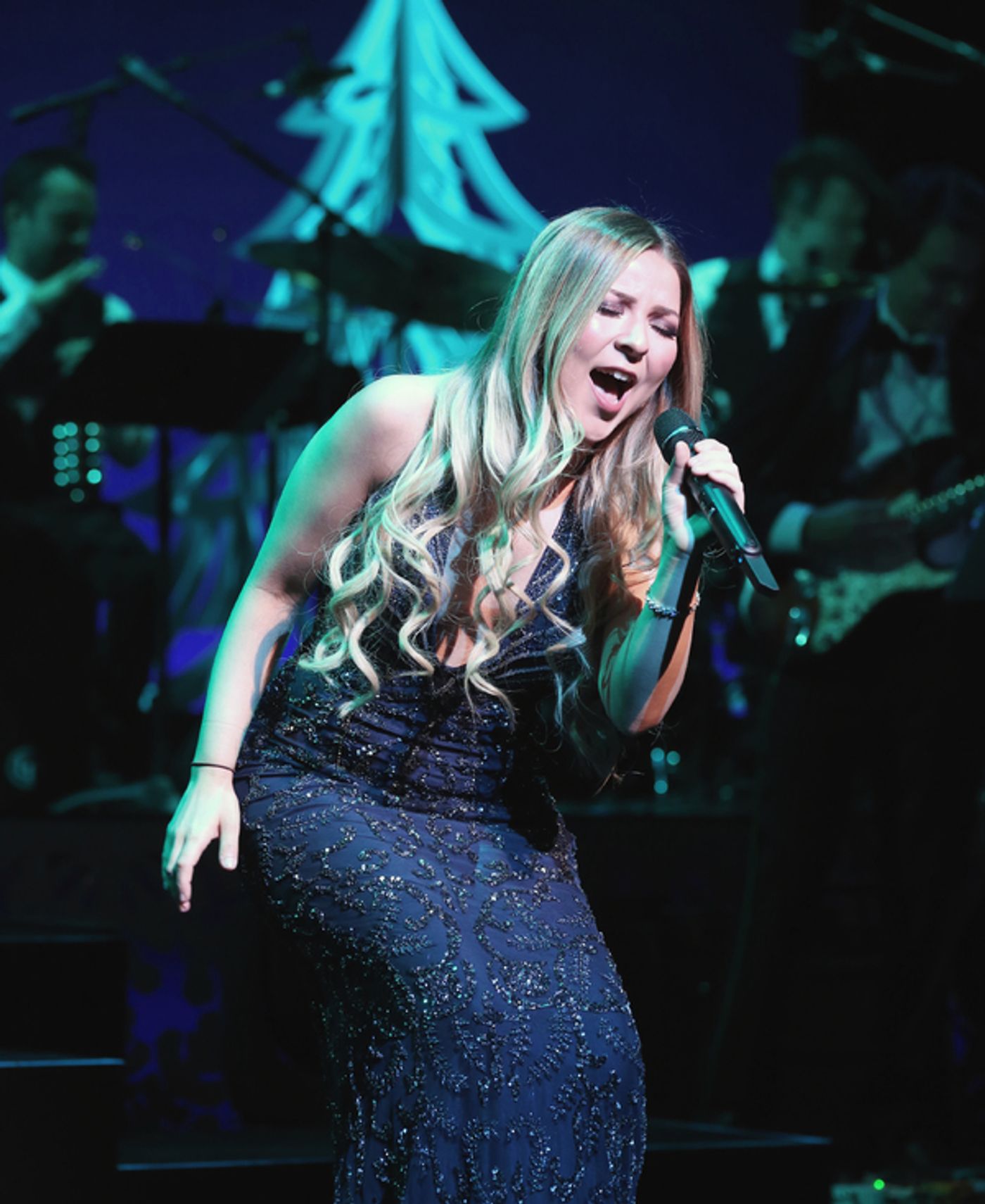 Photo Flash: Get in the Spirit with a First Look at HOME FOR THE HOLIDAYS on Broadway  Image