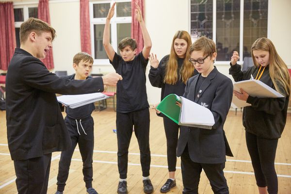 Photos: In the Rehearsal Room for Rose Theatre Kingston's ALICE IN WINTERLAND — photo 1 of 7