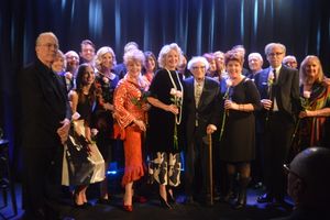 Christine Ebersole and the cast Photo