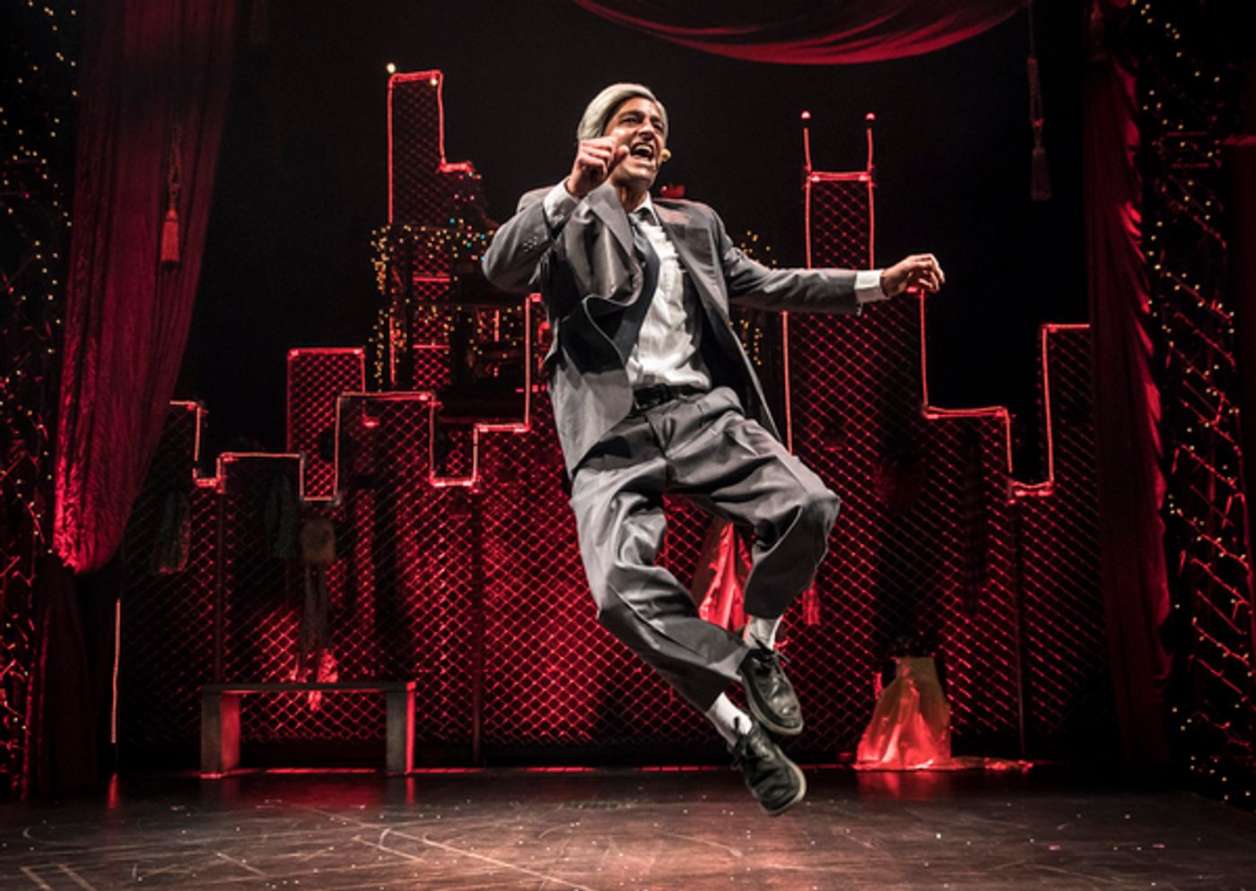 Photo Flash: Q BROTHERS CHRISTMAS Begins Tonight At Chicago Shakespeare  Image