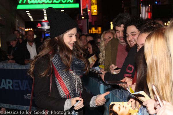 Laura Dreyfuss and fans Photo