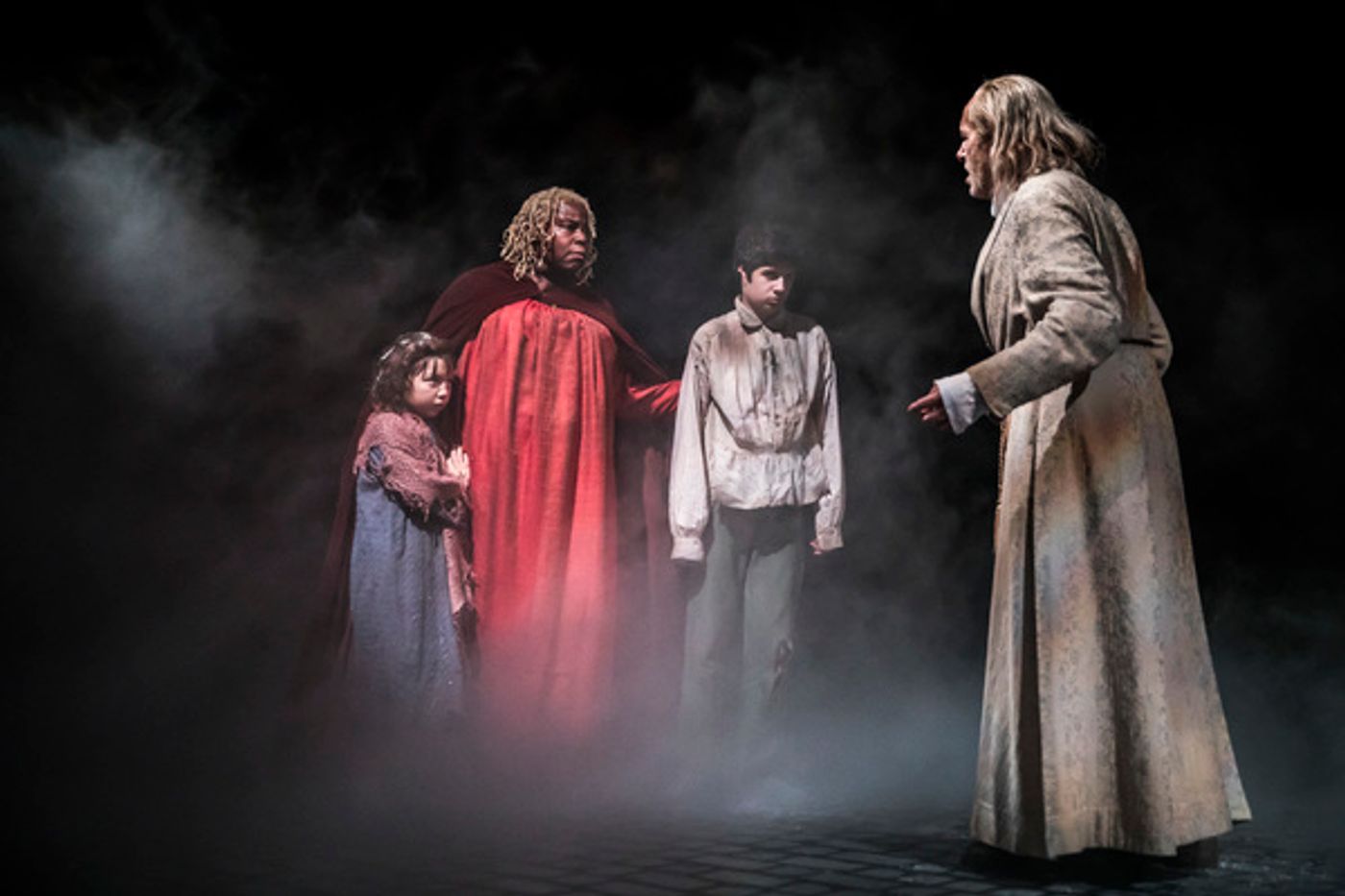 Photo Flash: First Look at Goodman Theatre's 40th Annual Production of A CHRISTMAS CAROL  Image