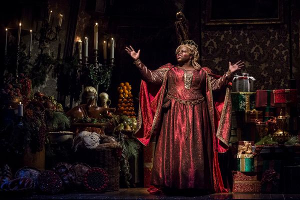 Lisa Gaye Dixon (Ghost of Christmas Present) Photo