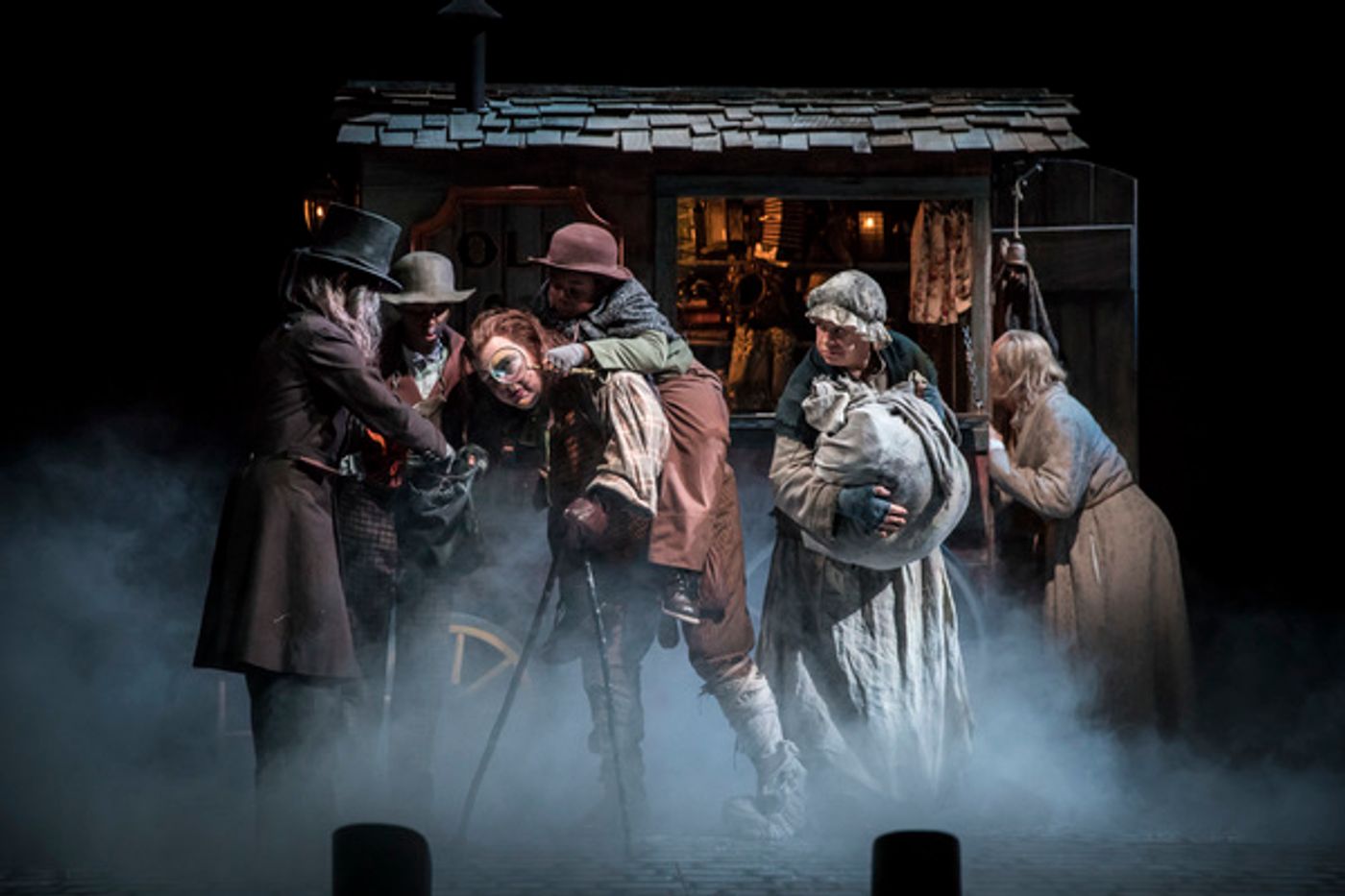 Photo Flash: First Look at Goodman Theatre's 40th Annual Production of A CHRISTMAS CAROL  Image