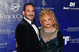 Dr. Craig Rosenblum and his mother Sheri Rosenblum, Gala Chair @ BroadwayWorld Dr. Craig Rosenblum and his mother Sheri Rosenblum, Gala Chair Photo