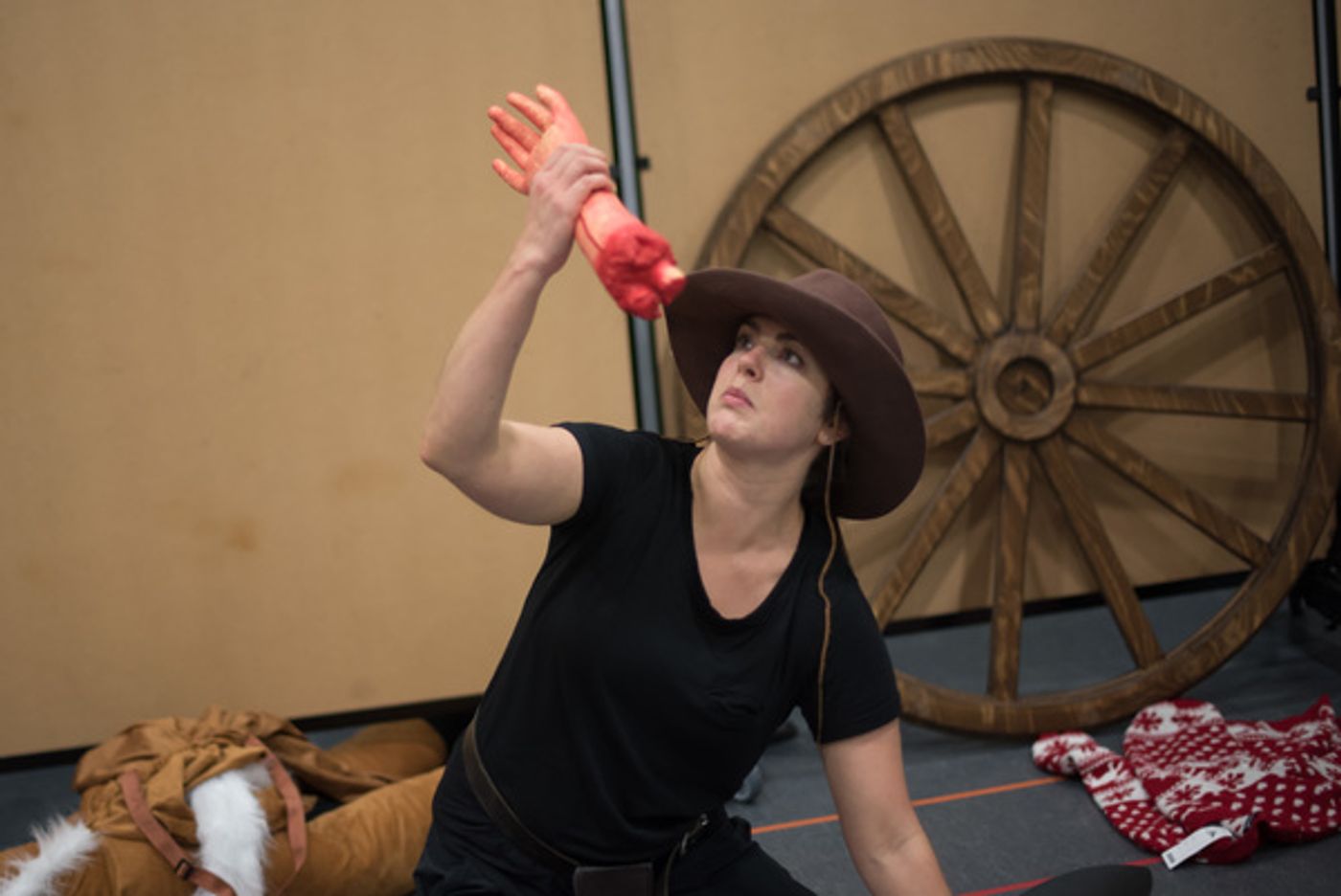 Photo Flash: Cinderella Meets Spaghetti Western in Belgrade Christmas Comedy Photo Flash: Cinderella Meets Spaghetti Western in Belgrade Christmas Comedy Image