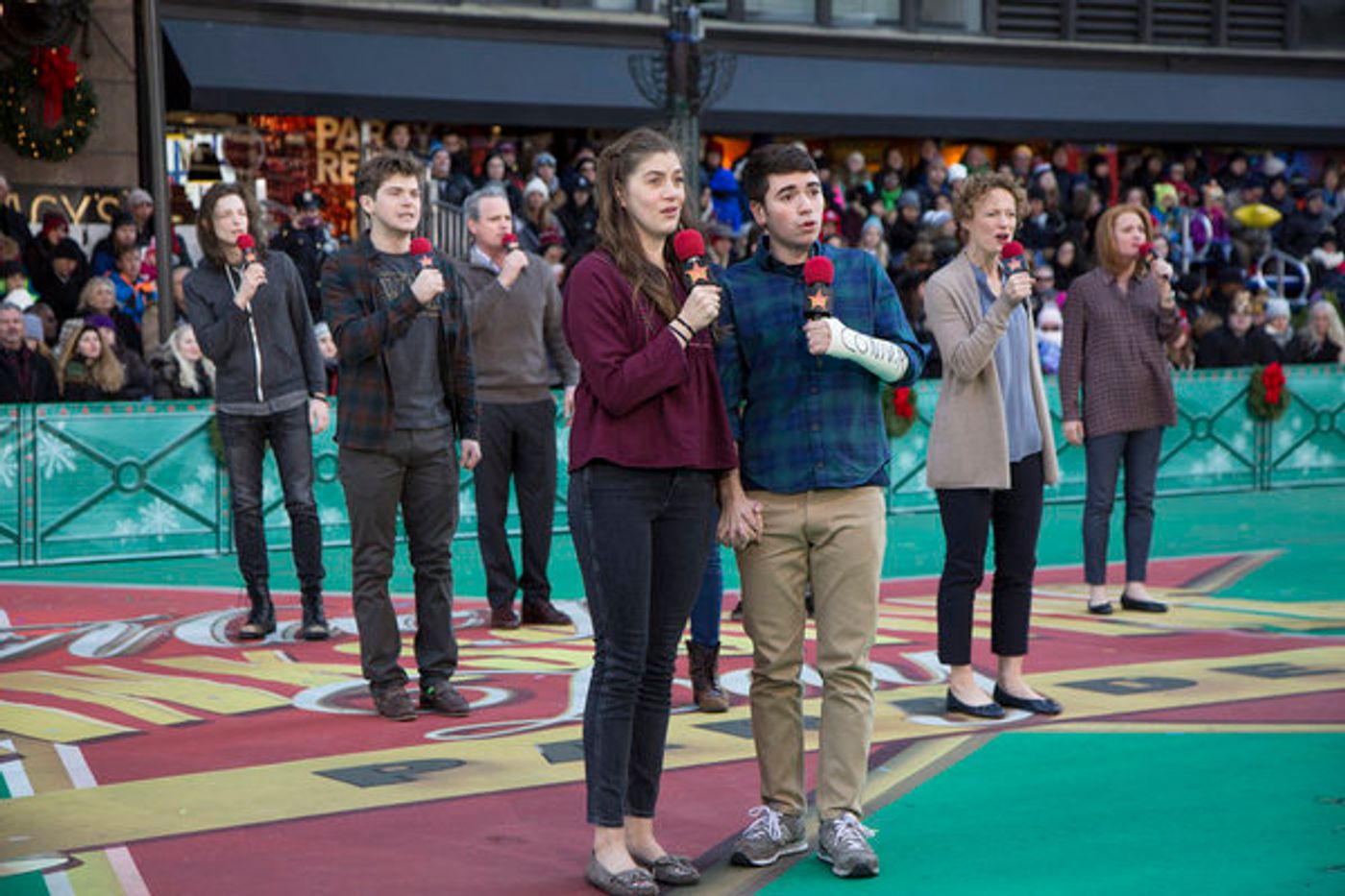 Photo Flash: Leslie Odom Jr, Broadway Casts Perform on MACY'S THANKSGIVING DAY PARADE  Image