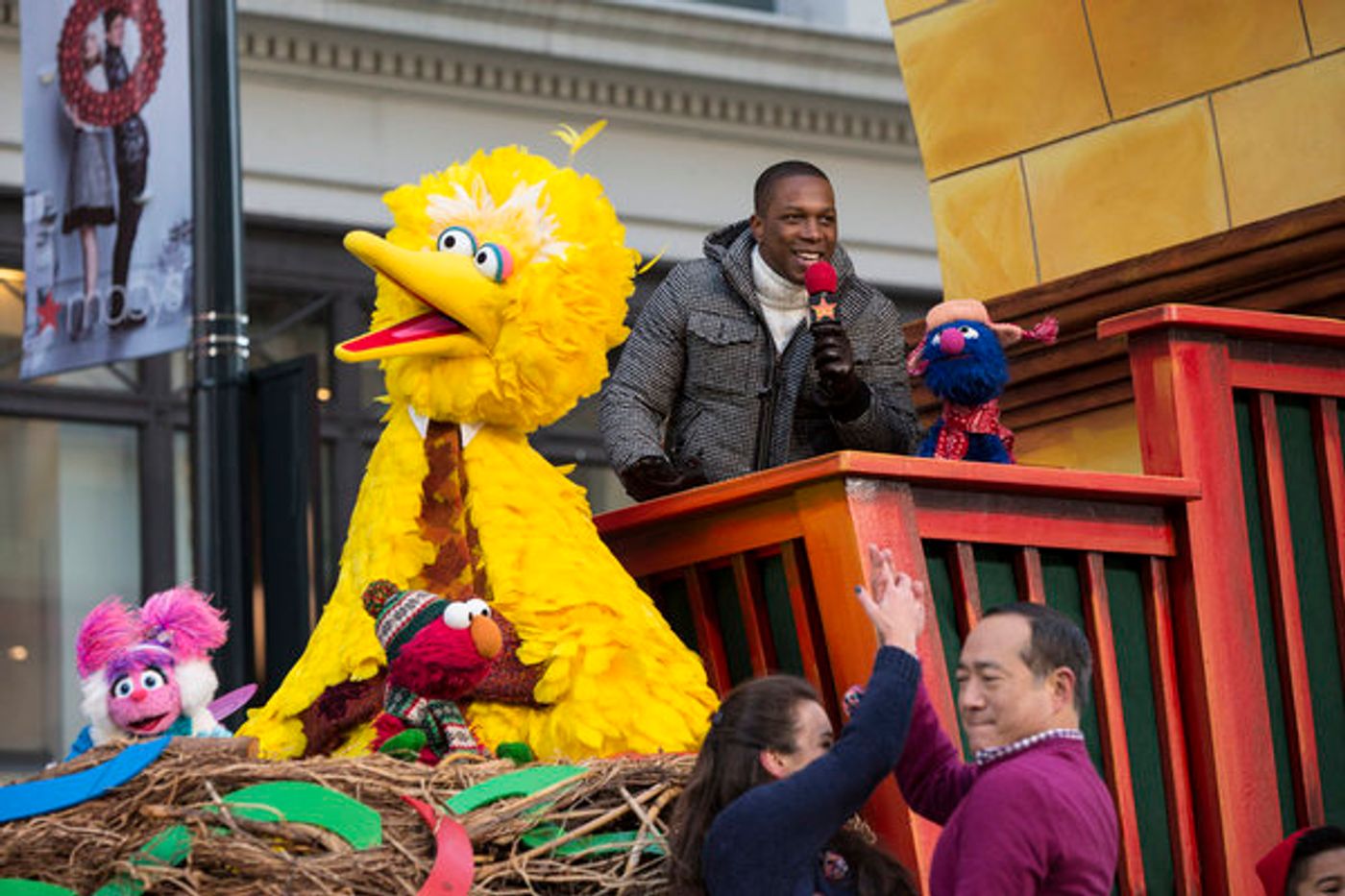 Photo Flash: Leslie Odom Jr, Broadway Casts Perform on MACY'S THANKSGIVING DAY PARADE  Image