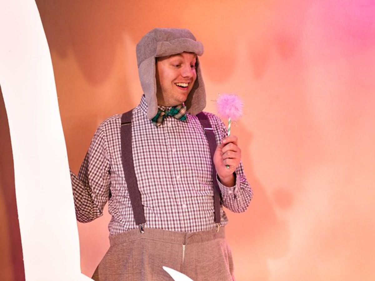 Horton the Elephant (Steve Barnett) at 