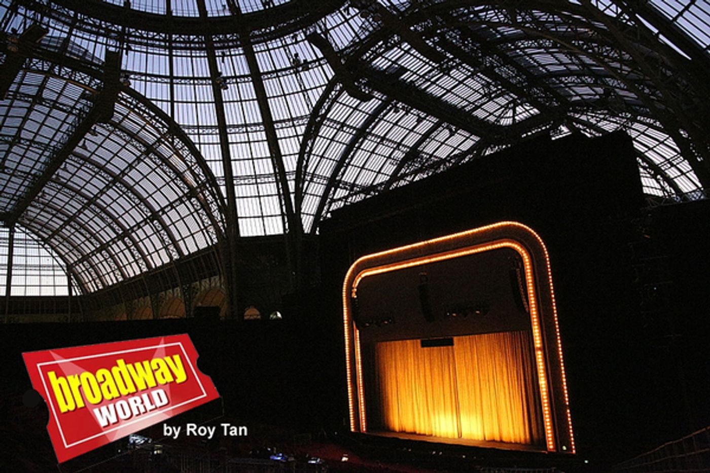 Photo Exclusive: First Look at Theatre du Chatelet's SINGIN' IN THE RAIN at Le Grand Palais  Image