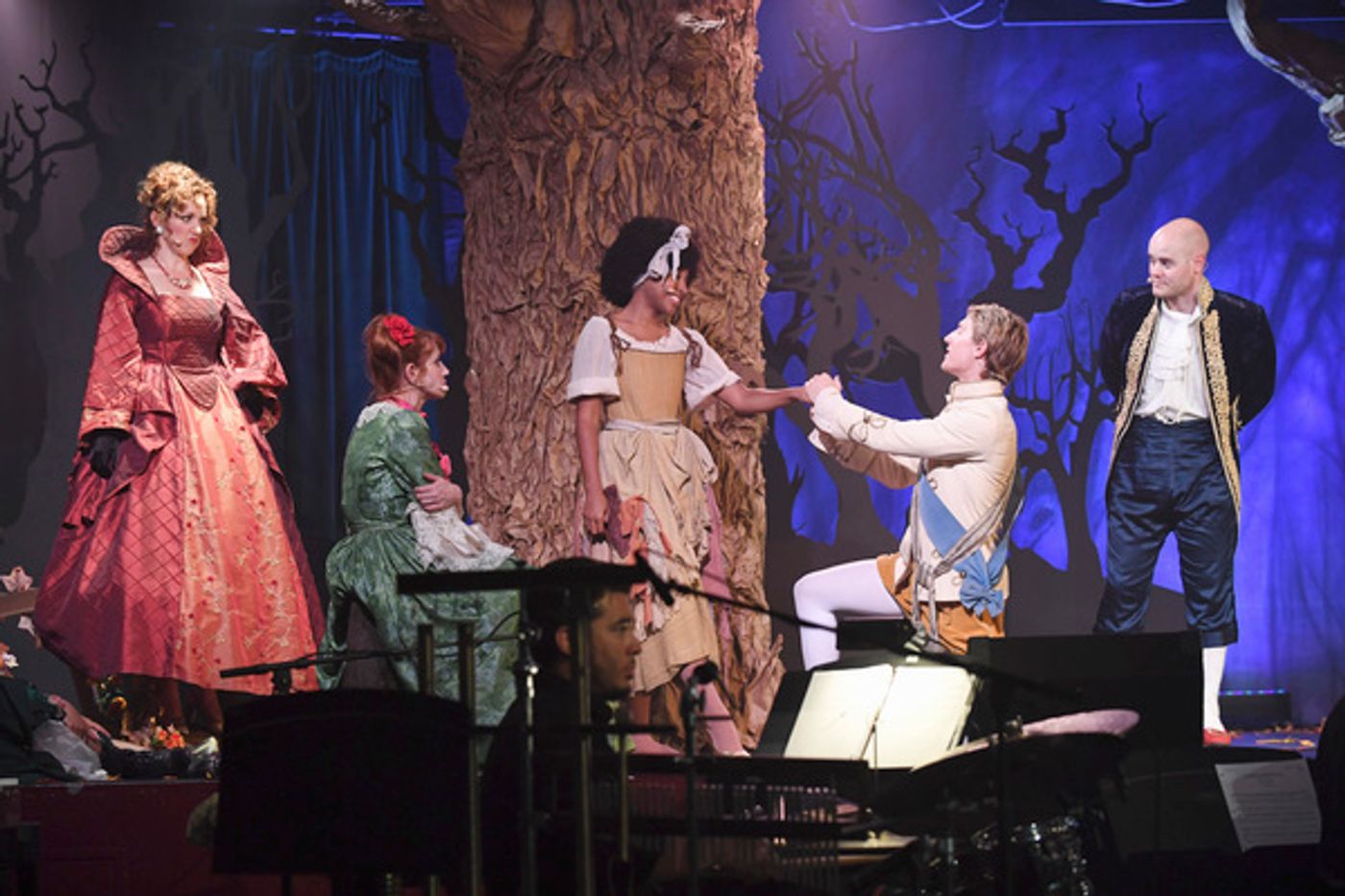 Photo Flash: First Look - Kristen Bell's Theater-Themed ABC Special ENCORE  Image