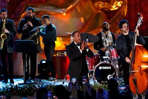 CHRISTMAS IN ROCKEFELLER CENTER -- Pictured: Leslie Odom Jr. performs during the 2017 Christmas In Rockefeller Center -- (Photo by: Eric Liebowitz/NBC) @ BroadwayWorld CHRISTMAS IN ROCKEFELLER CENTER -- Pictured: Leslie Odom Jr. performs during the 2017 Photo