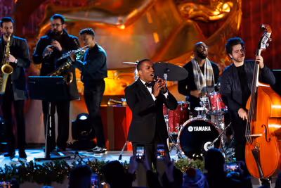 CHRISTMAS IN ROCKEFELLER CENTER -- Pictured: Leslie Odom Jr. performs during the 2017 Photo