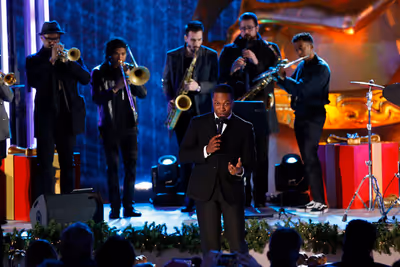 CHRISTMAS IN ROCKEFELLER CENTER -- Pictured: Leslie Odom Jr. performs during the 2017 Photo