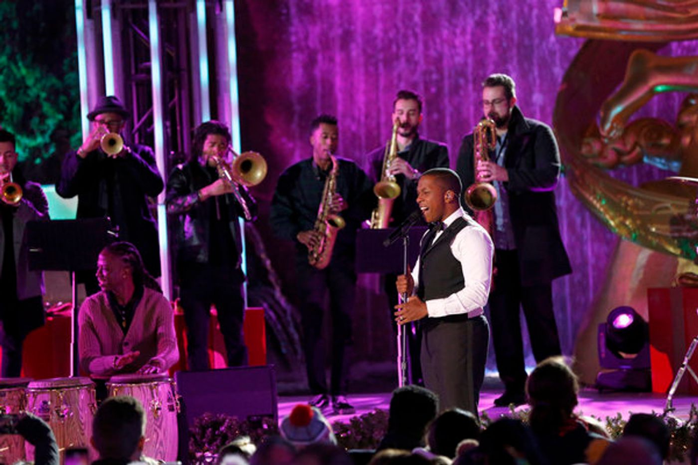 Photo Flash: Leslie Odom Jr. & More Perform on CHRISTMAS IN ROCKEFELLER CENTER  Image