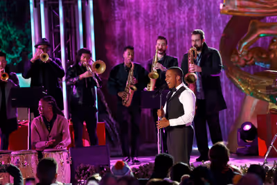 CHRISTMAS IN ROCKEFELLER CENTER -- Pictured: Leslie Odom Jr. performs during the 2017 Photo