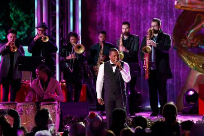 CHRISTMAS IN ROCKEFELLER CENTER -- Pictured: Leslie Odom Jr. performs during the 2017 Photo