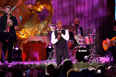 CHRISTMAS IN ROCKEFELLER CENTER -- Pictured: Leslie Odom Jr. performs during the 2017 Photo
