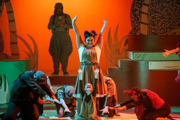 Horton (Steve Barnett), Sour Kangaroo (Courtney Eggert) & Young Kangaroo (Evie Merril Photo