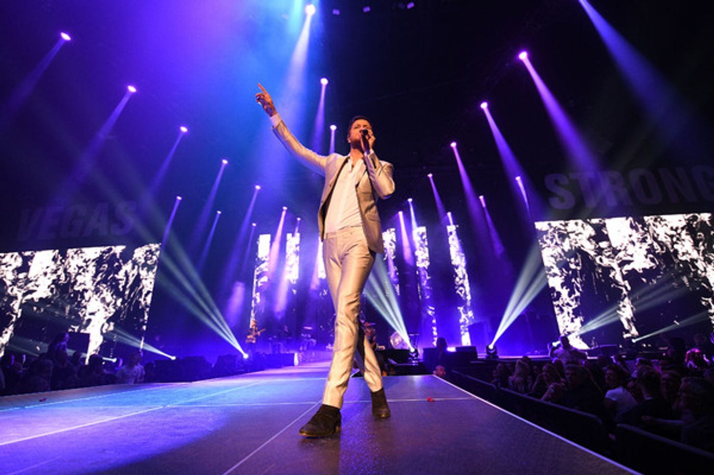 Photo Flash: Star-Studded Vegas Strong Benefit Concert Unites Las Vegas  Image