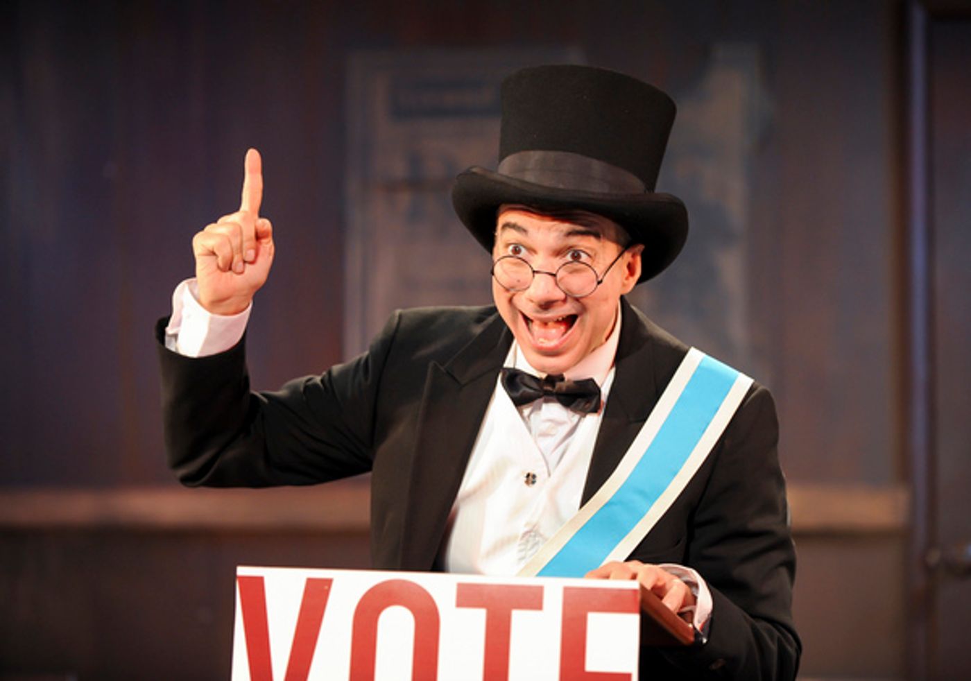 Photo Flash: It's Hitchcock for the Holidays at Mile Square Theatre with THE 39 STEPS  Image