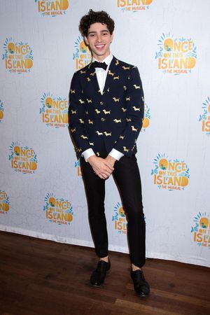 Isaac Powell @ BroadwayWorld Isaac Powell Photo