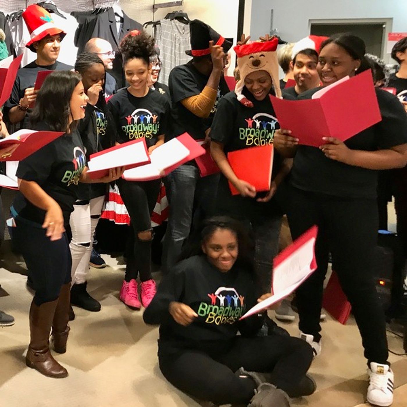 Photo Flash: Stage Couple Jarrod Spector and Kelli Barrett Carol for Broadway's Babies at Macy's  Image