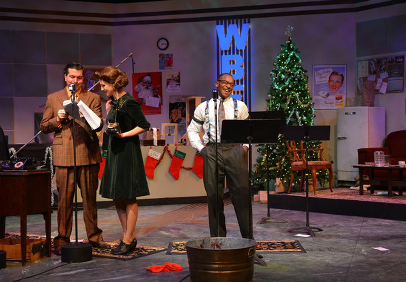 Photo Flash: IT'S A WONDERFUL LIFE: A LIVE RADIO PLAY at Shea's 710 Theatre  Image