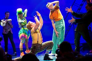 Ethan Slater, Gavin Lee and the cast of SPONGEBOB SQUAREPANT @ BroadwayWorld Ethan Slater, Gavin Lee and the cast of SPONGEBOB SQUAREPANT Photo