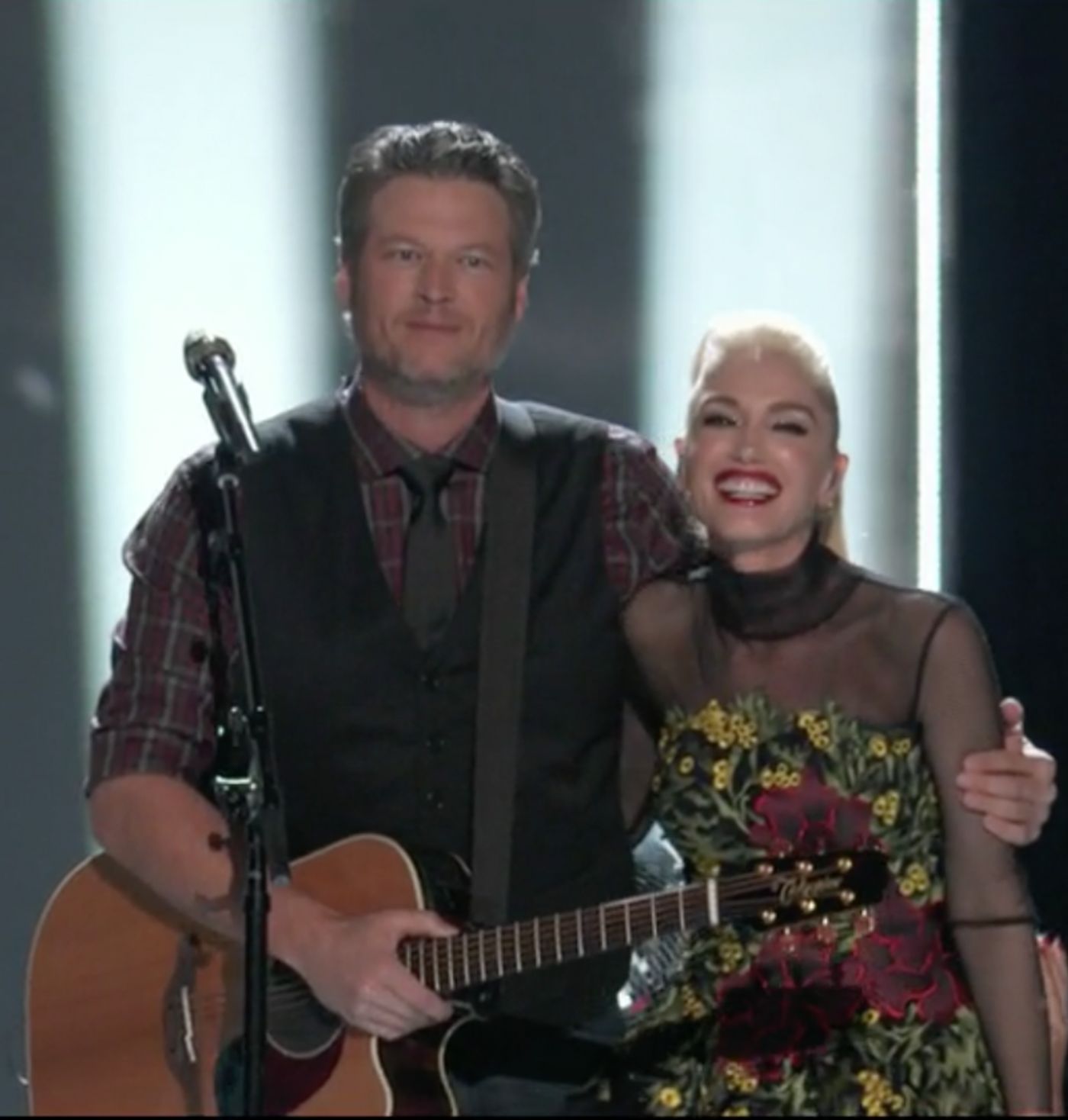VIDEO:  Gwen Stefani & Blake Shelton Perform 'You Make It Feel Like Christmas' on THE VOICE  Image
