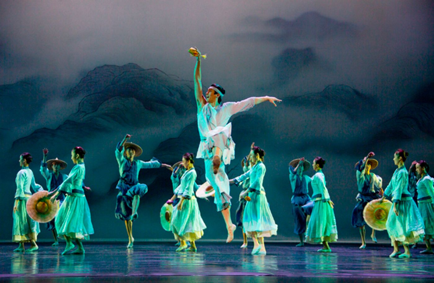 Photo Flash: First Look at Shanghai Dance Theatre's SOARING WINGS, Coming to Lincoln Center This Winter  Image