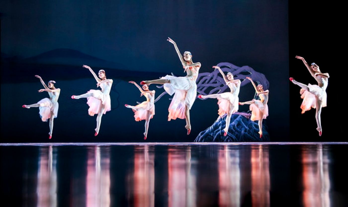 Photo Flash: First Look at Shanghai Dance Theatre's SOARING WINGS, Coming to Lincoln Center This Winter  Image