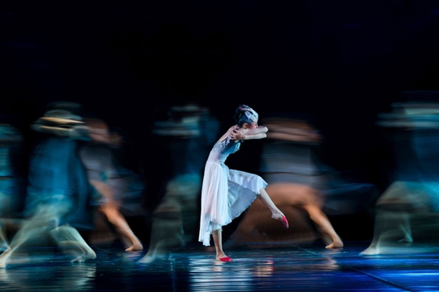 Photo Flash: First Look at Shanghai Dance Theatre's SOARING WINGS, Coming to Lincoln Center This Winter  Image