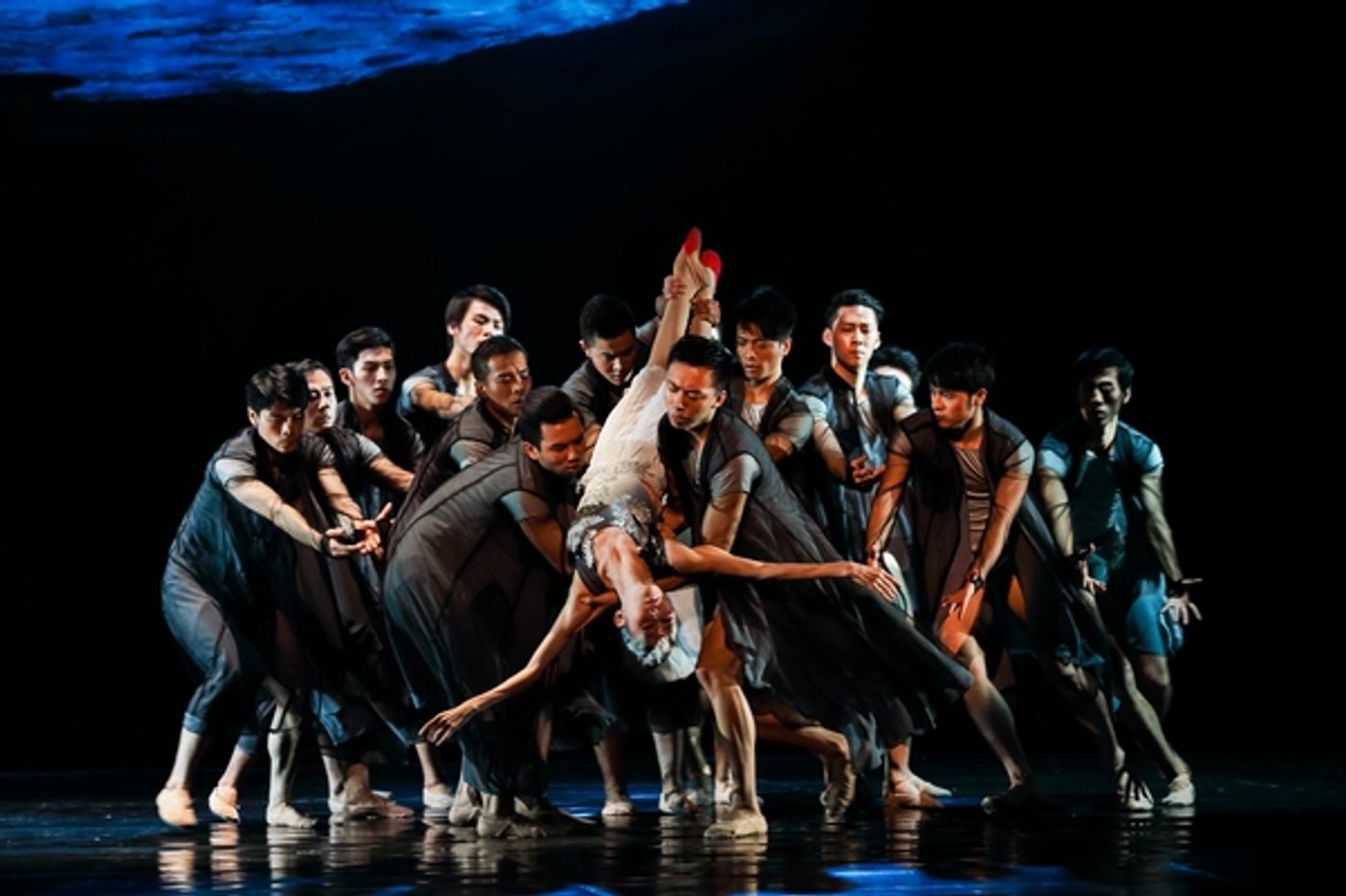 Photo Flash: First Look at Shanghai Dance Theatre's SOARING WINGS, Coming to Lincoln Center This Winter  Image