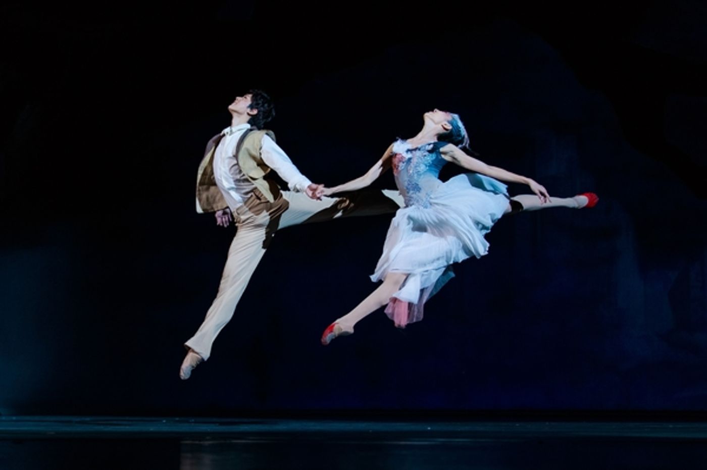 Photo Flash: First Look at Shanghai Dance Theatre's SOARING WINGS, Coming to Lincoln Center This Winter  Image