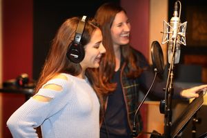 Raquel Wallace, Laura Luc Photo