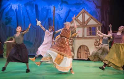 Geneivieve Say as Marian and the Stantonbury Campus student cast of Robin Hood  Photo