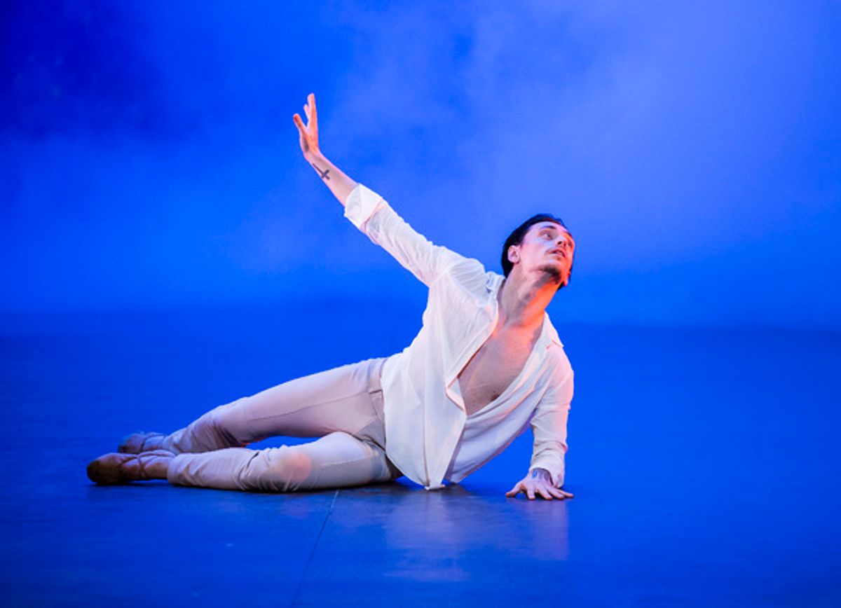 A scene from Satori from Project Polunin @ London Coliseum. 
(Opening 06-12-17)
Â©Tristram Kenton 12-17
(3 Raveley Street, LONDON NW5 2HX TEL 0207 267 5550  Mob 07973 617 355)email: tristram@tristramkenton.com at 