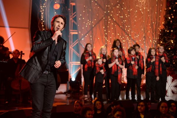 Photo Flash: First Look - Josh Groban Headlines CBS's HOME FOR THE HOLIDAYS — photo 13 of 13