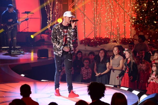 Photo Flash: First Look - Josh Groban Headlines CBS's HOME FOR THE HOLIDAYS — photo 2 of 13
