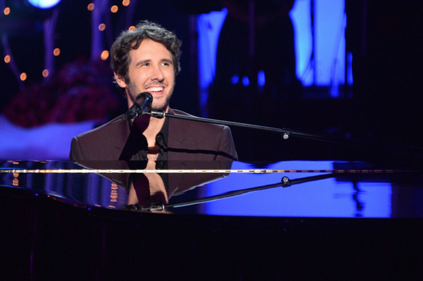 Photo Flash: First Look - Josh Groban Headlines CBS's HOME FOR THE HOLIDAYS  Image