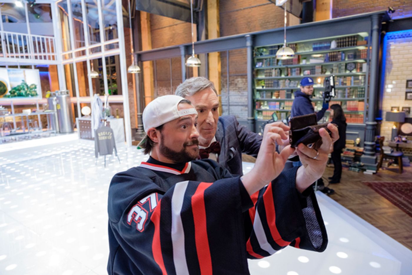 First Look - BILL NYE SAVES THE WORLD Returns to Netflix 12/29  Image