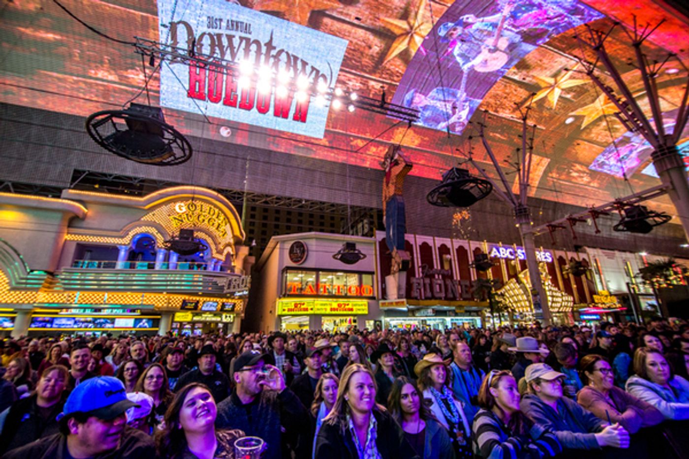 Photo Flash: Country Music Sensations Perform During DOWNTOWN HOEDOWN at Fremont Street Experience  Image