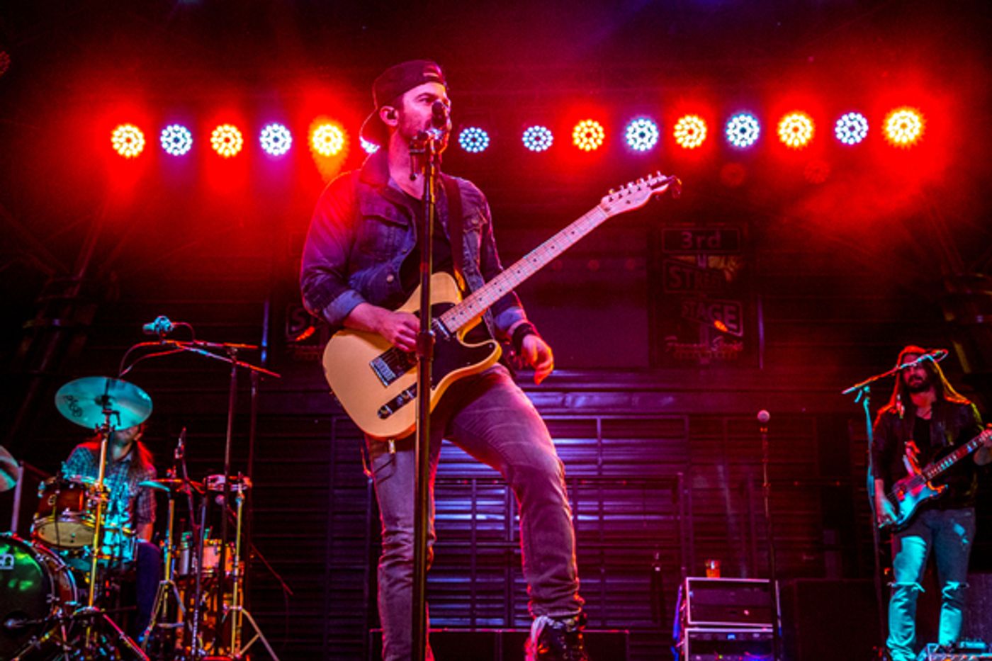 Photo Flash: Country Music Sensations Perform During DOWNTOWN HOEDOWN at Fremont Street Experience  Image