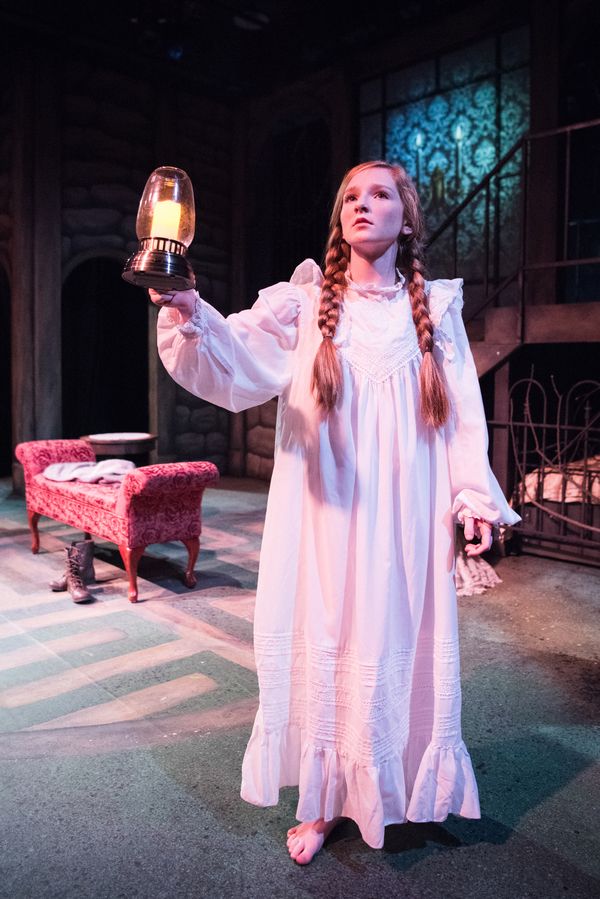 Katie Maupin as Mary Lennox
 Photo